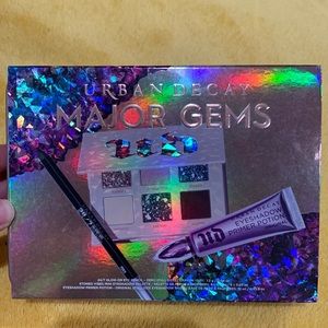 Urban decay makeup package